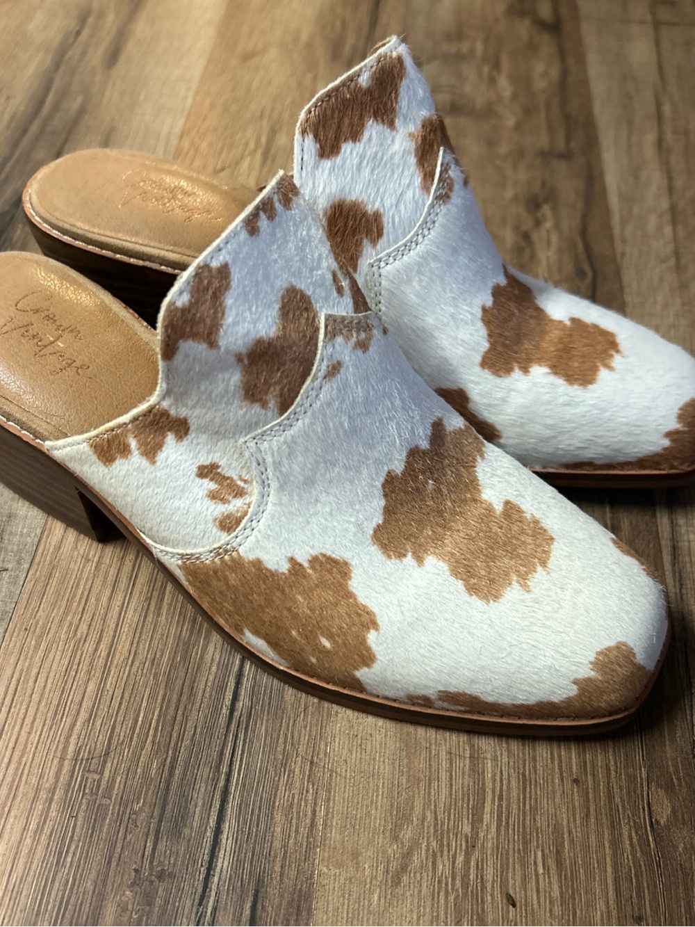 Crown Vintage GALIENA Hair-on-Hide Cowhide Size 6 Mules - Shoes slip on
